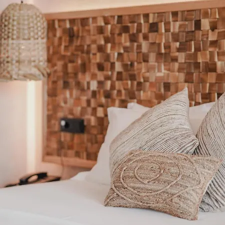 Lost Seaside Hotel *