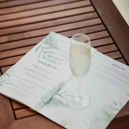 Lost Seaside Hotel Sarandë