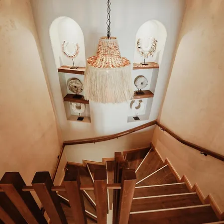 Lost Seaside Hotel Sarande