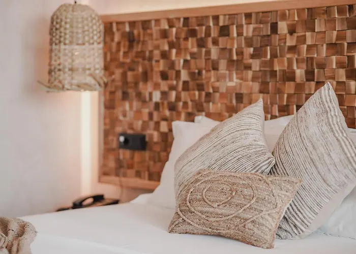 Lost Seaside Hotel *