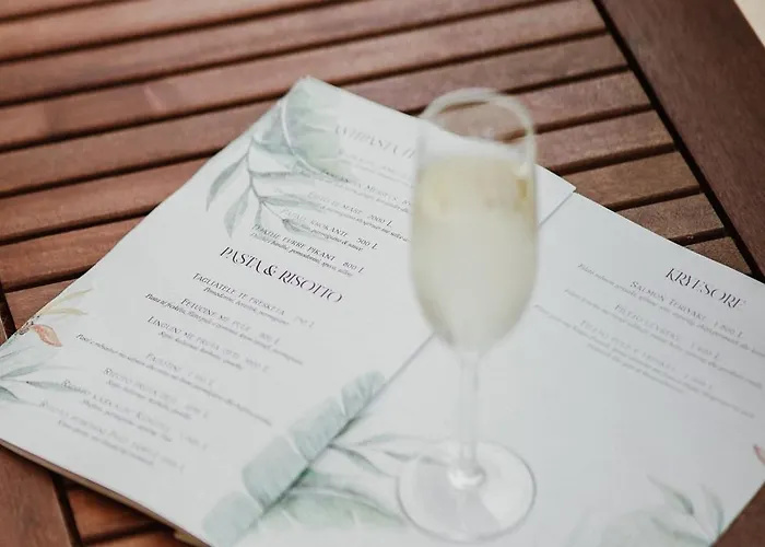 Lost Seaside Hotel Sarande