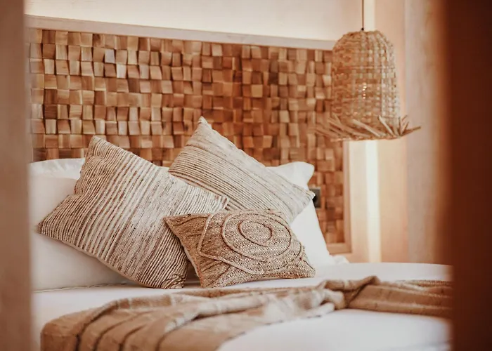 Lost Seaside Hotel Sarande