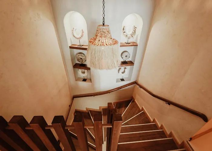 Lost Seaside Hotel Sarande