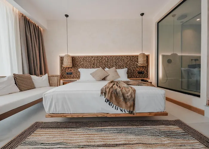 Lost Seaside Hotel Sarande