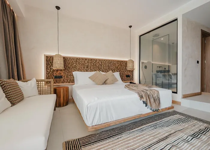 Lost Seaside Hotel Sarande